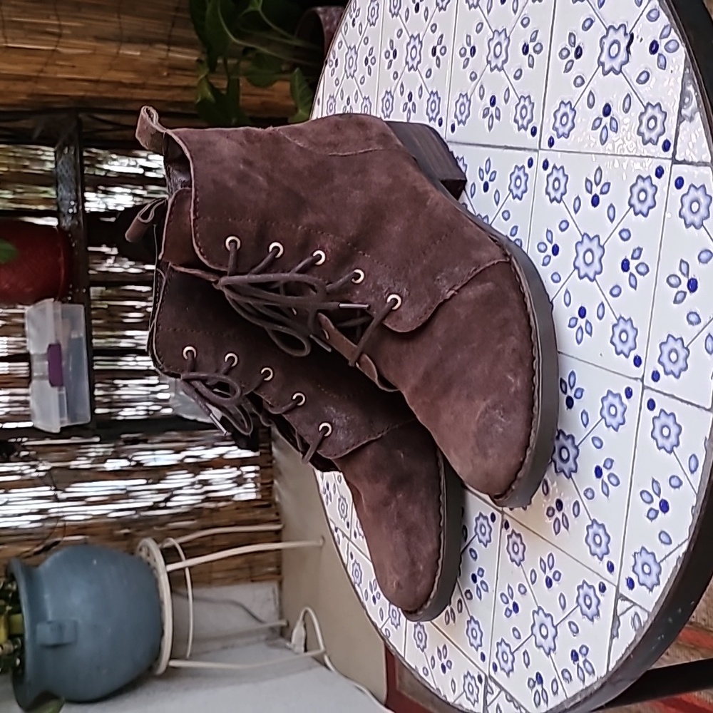 Born Brown Leather Boots